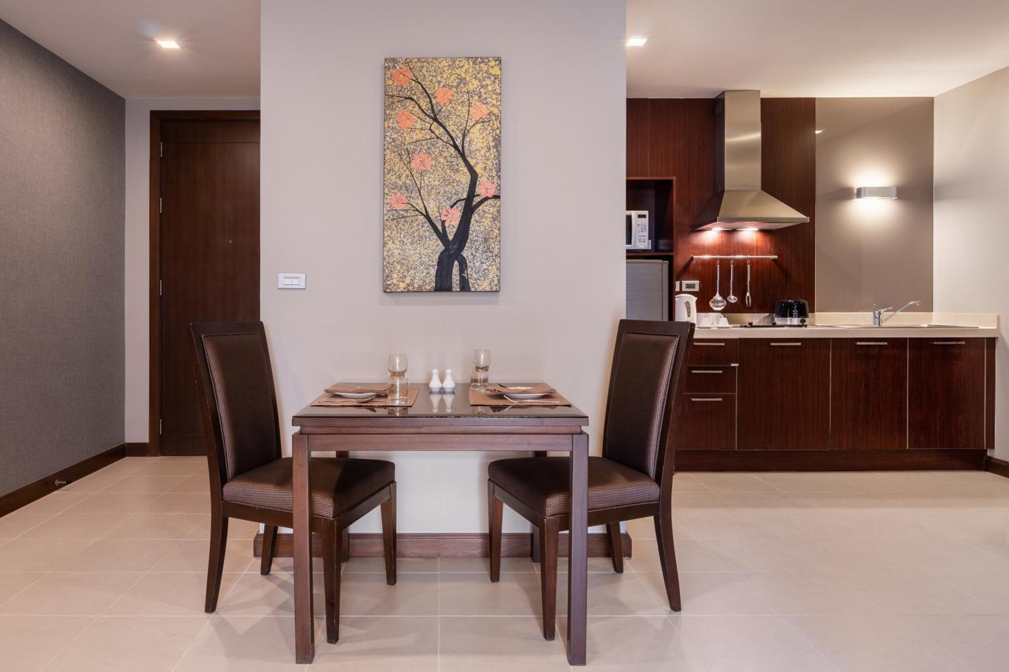 Grand Asoke Suites Boutique Residence Bangkok Bagian luar foto